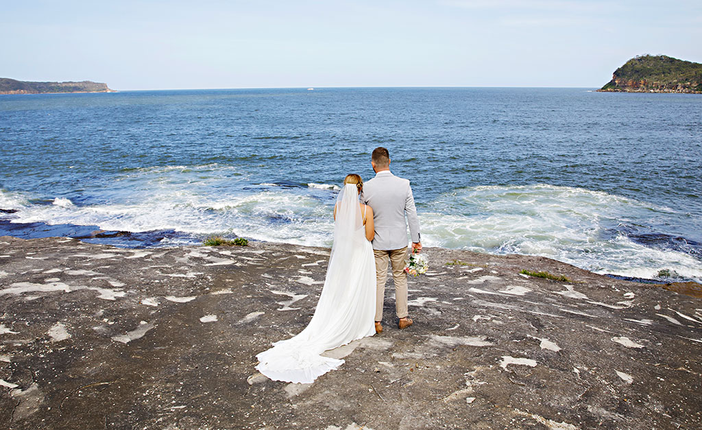 pearl beach wedding photographer bride and groom