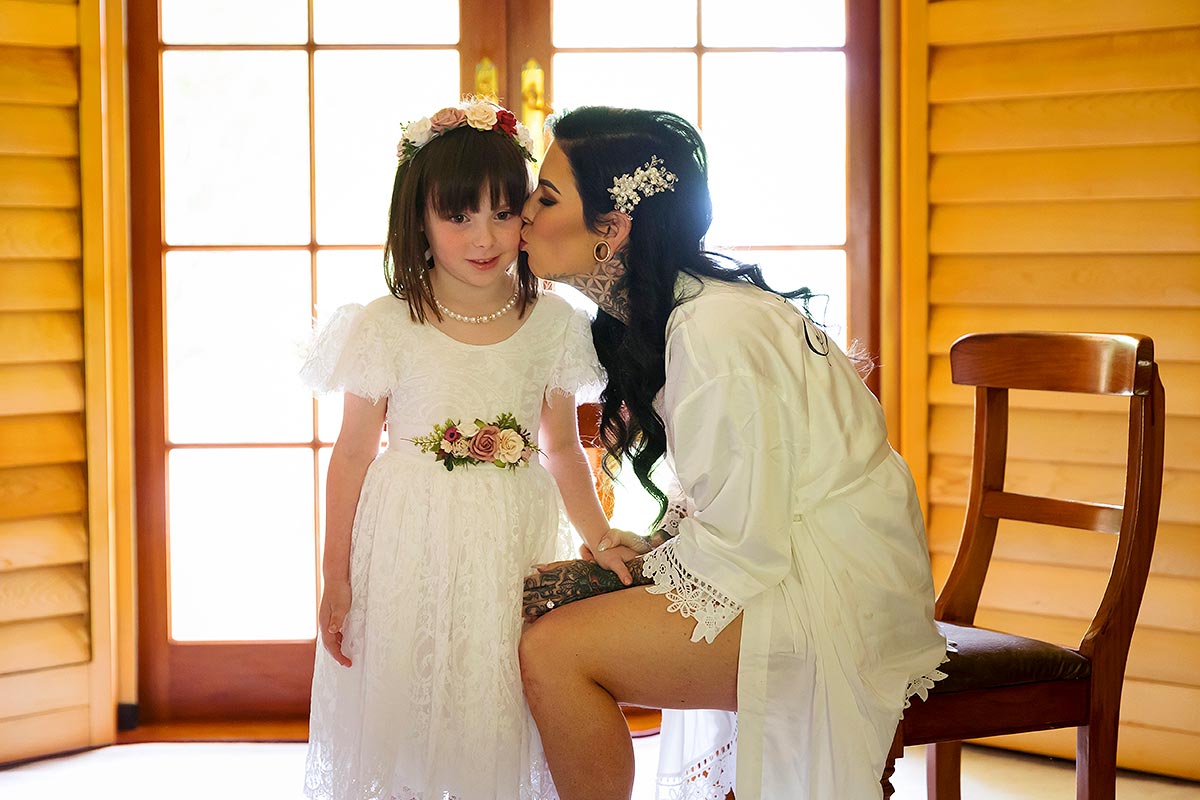 bride and daughter 