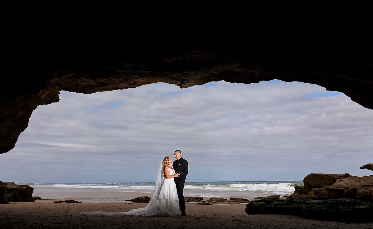 wedding photos in the cave at caves beach